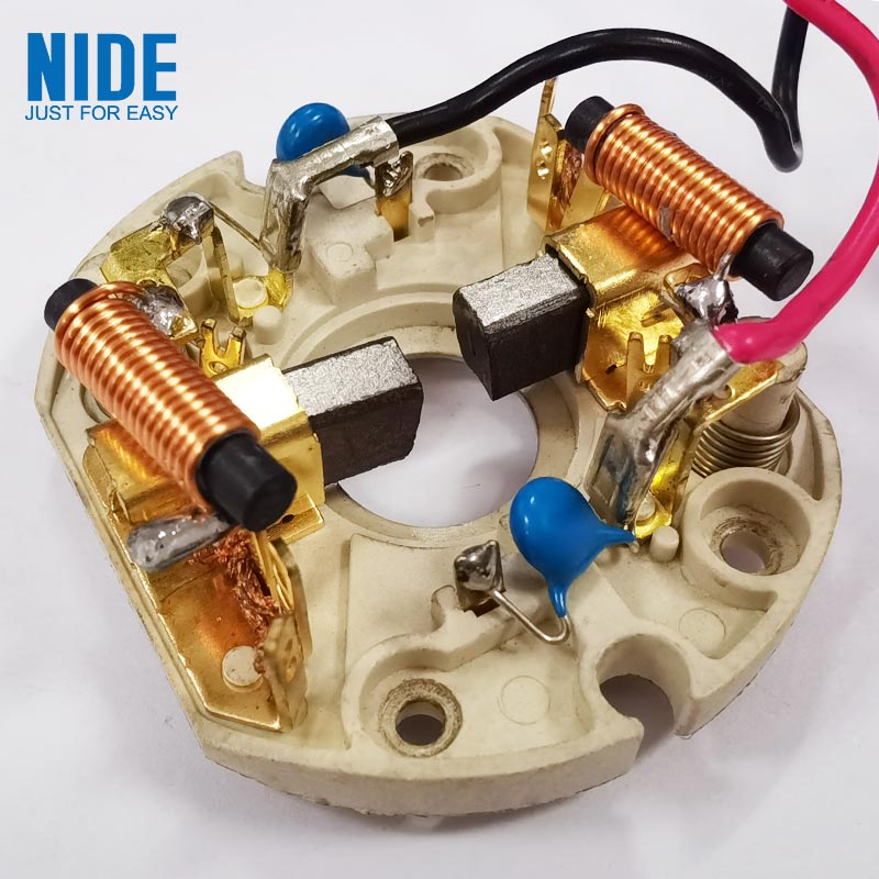 カーボンブラシがモーターの性能と寿命を向上させる仕組み